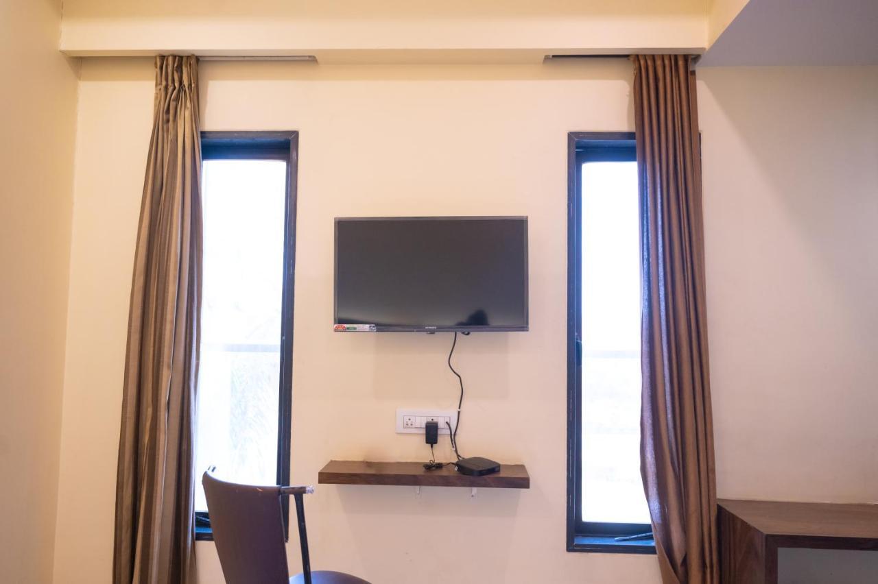 Vijaya Hill View Residency Hotel Navi Mumbai Exterior photo